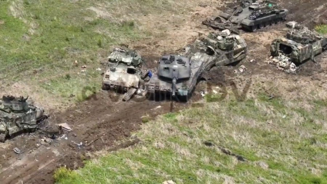 Tanc Leopard 2A6 și blindate Bradley distruse sau avariate. Foto: Oryx