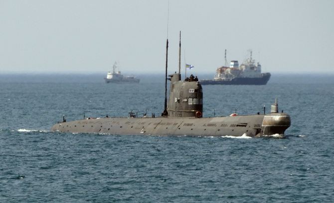 Submarinul ucrainean Zaporojie, în 2012. Ulterior nava a fost capturată de ruși după anexarea ilegală a Crimeei și trecută în flota rusă. Foto: Wikipedia