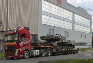 Industria poloneză de apărare a anunțat că primele tancuri Leopard 2A4 ale Forțelor Armate Ucrainene au ajuns în Polonia pentru reparații. Sursa Foto: Twitter Polska Grupa Zbrojeniowa (PGZ).
