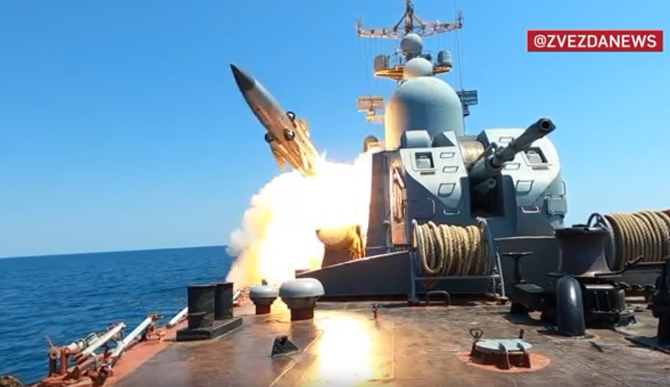 Lansare unei rachete de croazieră în Marea Neagră / Captură video, ministerul rus al apărarii