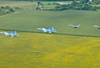 Avioane MiG-29 ale Ucrainei, zburând în tandem cu avione americane de tip F-16 Fighting Falcon ale SUA. Foto: Defense Express