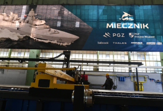 Ceremonia de tăiere a oțelului pentru prima fregată poloneză Miecznik, 16 august 2023. Sursa Foto: PGZ.
