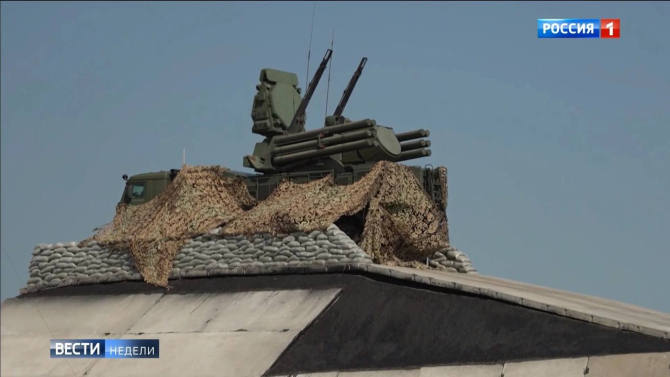 Postul propagandistic rus de televiziune Russia 24 a difuzat recent imagini care arată sisteme Pantsir amplasate pe o râpă de beton armat.