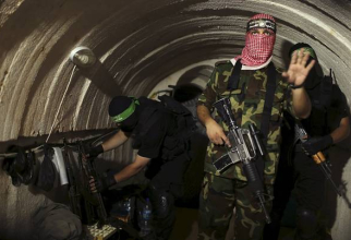 Imagine din interiorul unui tunel subteran din Gaza, realizată în 2014. Sursa foto: REUTERS.