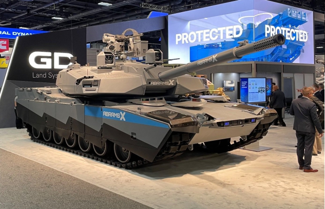 Primul prototip al tancului Abrams X, proiectat de General Dynamics Land Systems, a fost prezentat la expoziţia militară AUSA 2022. Sursa Foto: Breaking Defense.
