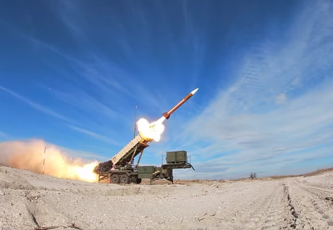 Rachetă PAC-2 lansată de sistemul Patriot, în cadrul primelor trageri reale, din noiembrie 2023, la Capul Midia / Regimentul 74 PATRIOT, captură video