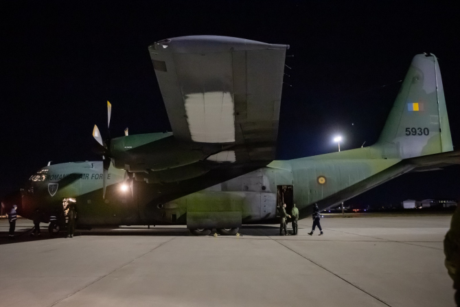 Cei 41 de rămâni evacuați din Gaza au fost aduși pe 12 noiembrie în țară, cu sprijinul Ministerului Apărării Naționale, cu un avion C-130 Hercules aparținând Forţelor Aeriene Române. / Foto: mae