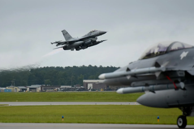 Avioane F-16 Fighting Falcon americane. Photo source:  U.S. Air Force via Unian
