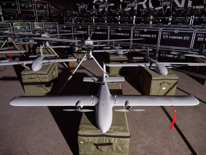 Peste 900 de drone transferate armatei ucrainene în cadrul proiectului ''Army of Drones'', 8 noiembrie 2023. Sursa foto: Facebook/Mikhailo Fedorov.