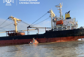 Nava cargo sub pavilion panamez a lovit o mină în Marea Neagră