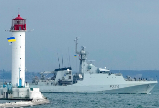 Nava de patrulare OPV Trent a Marinei Regale a Marii Britanii în Marea Neagră, la 7 iulie 2021, în timpul manevrelor militare navale Sea Breeze 2021.