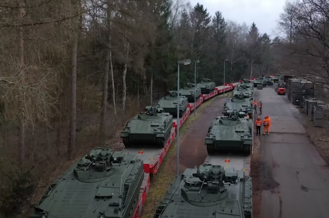 Foto ilustrativ. Transportul vehiculelor Marder pentru Ucraina / Rheinmetall 