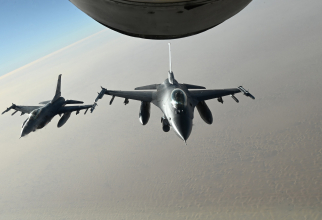 Avioane F-16 Fighting Falcon ale U.S. Air Force efectuează o realimentare în zbor, parte a exercițiului Exercise Ballast Cannon 24.3, desfășurat pe 7 ianuarie 2024 / U.S. Central Command