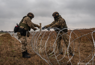 În zona de nord a frontului din Ucraina, militarii ucraineni continuă amenajarea pozițiilor defensive, inclusiv pregătirea unor fortificații suplimentare. Sursa Foto: Facebook/Comandamentul Forțelor Întrunite ale Forțelor Armate ale Ucrainei.
