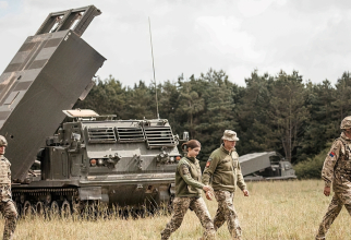 Militarii ucraineni în timpul instruirii pentru operarea sistemelor M270, Marea Britanie, Iulie 2022. Sursa foto: Statul Major General al Forțelor Armate ale Ucrainei.