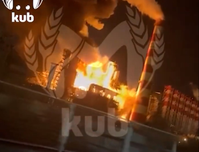 Rafinărie rusă cuprinsă de flăcări / Captură video