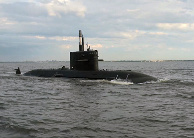 2. Submarinul... (kronstadt-submarin-clasa-lada_97891000.jpg)