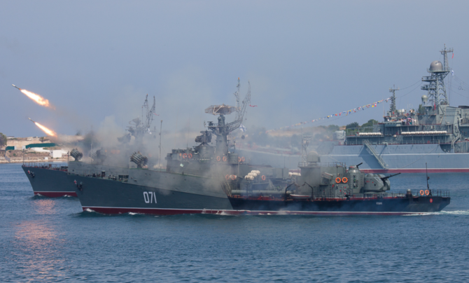 3. Flota rusă... (rusia-marea-neagra-flota_36274100.png)