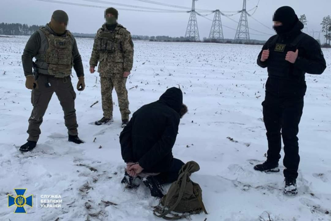 Un mercenar din cadrul Wagner Group a fost reținut în regiunea ucrainean Rîvine. Acesta pregătea atacuri asupra sectorului energetic al Ucrainei, în ianuarie 2024. Sursa foto: SBU.

