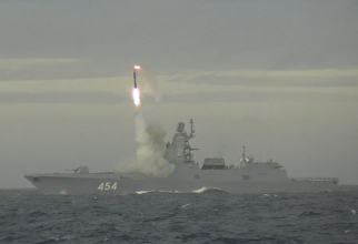 Fregata rusă Amiral Goroșkov, în timpul unor lansări ale rachetei hipersonice Zircon. Photo source: Ministerul Apărării din Rusia