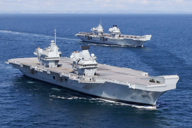 HMS Prince of Wales și HMS Queen Elizabeth fotografiate pe mare pentru prima dată, 19 mai 2021. Sursă: royalnavy, subofițer Jay Allen