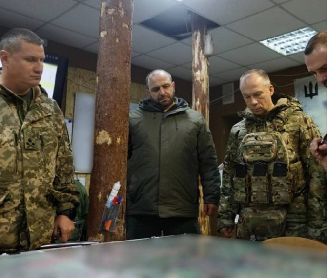 Comandantul-șef al armatei ucrainene, Oleksandr Sîrskîi, împreună cu ministrul apărării Rustem Umerov / Sursa: Sîrskîi, Telegram