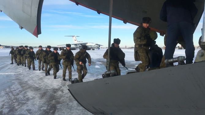 Foto ilustrativ: Militari ruși ai forțelor OTSC/CSTO, care au participat la misiunea de pacificare din Kazahstan, în ianuarie 2022
