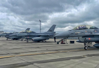 Trei aeronave F-16 ale Forțelor Aeriene Regale Olandeze au aterizat la Fetești. Sursa Foto: Pagina de Facebook a Forțelor Aeriene Române. 
