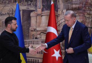 Președintele turc Recep Tayyip Erdogan (dreapta) și președintele ucrainean Volodimir Zelenski (stânga) după ce au participat la o conferință de presă la Istanbul, Turcia, 08 martie 2024. Sursa Foto: Captura de ecran video Euronews.
