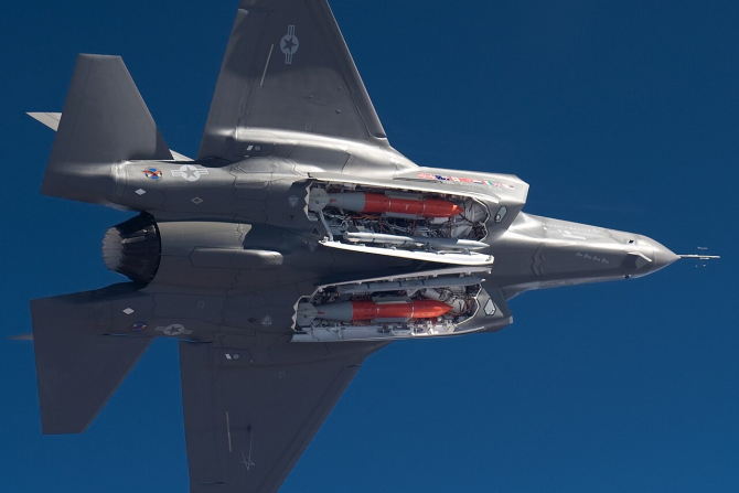 Avioanele de luptă invizibile F-35A Lightning II ale Forțelor Aeriene ale SUA sunt acum certificate pentru lansarea bombelor nucleare gravitaționale B61-12.