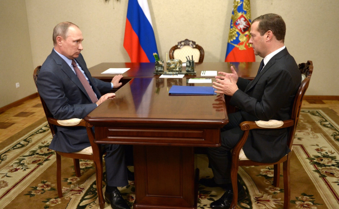 Președintele rus Vladimir Putin și fostul președinte Dmitri Medvedev. Photo source: Kremlin.ru