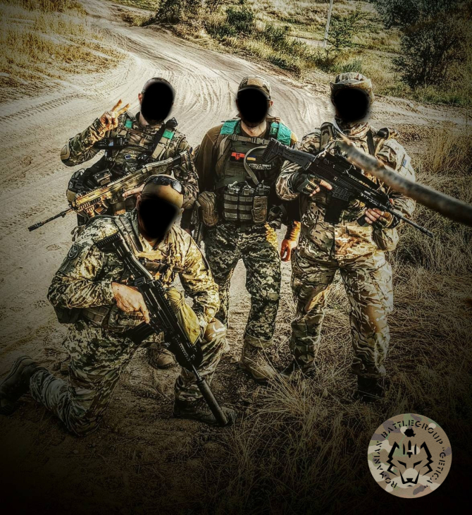 3. Luptători ... (romani-ucraina-grup-militari_26846500.jpg)