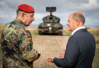 Generalul german Breuer alături de cancelarul federal Olaf Scholz. Sursa Foto:Bundeswehr.