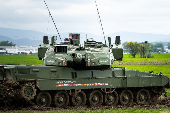 Tancul de lupta principal Leopard 2A8 va fi echipat cu sistemul de protecție activă Trophy, la fel ca și Leopard 2A7A1 prezentat aici. SursaFoto: EuroTrophy.