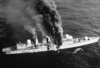 HMS Sheffield, prima și singura navă pierdută în luptă de Marea Britanie după cel de-al Doilea Război Mondial. Photo source: Royal Navy