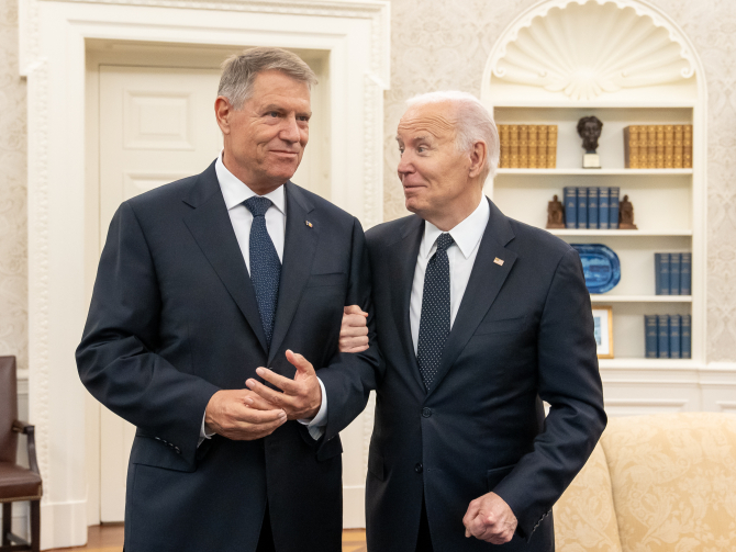 Președintele Klaus Iohannis, primit de președintele Joe Bide în Biroul Oval, de la Casa Albă, SUA. Photo: Administrația Prezidențială