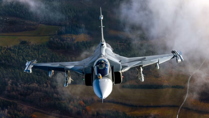 2. JAS-39 Gri... (gripen-saab_87985400.jpg)